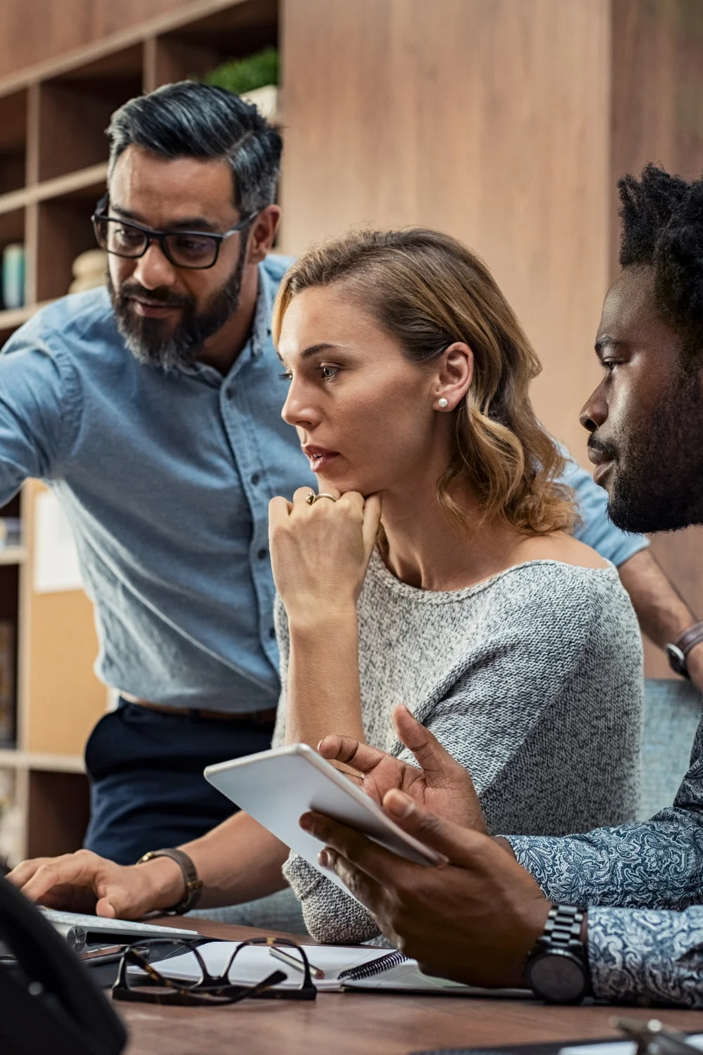 principle of least privilege benefits_ team looking at computer